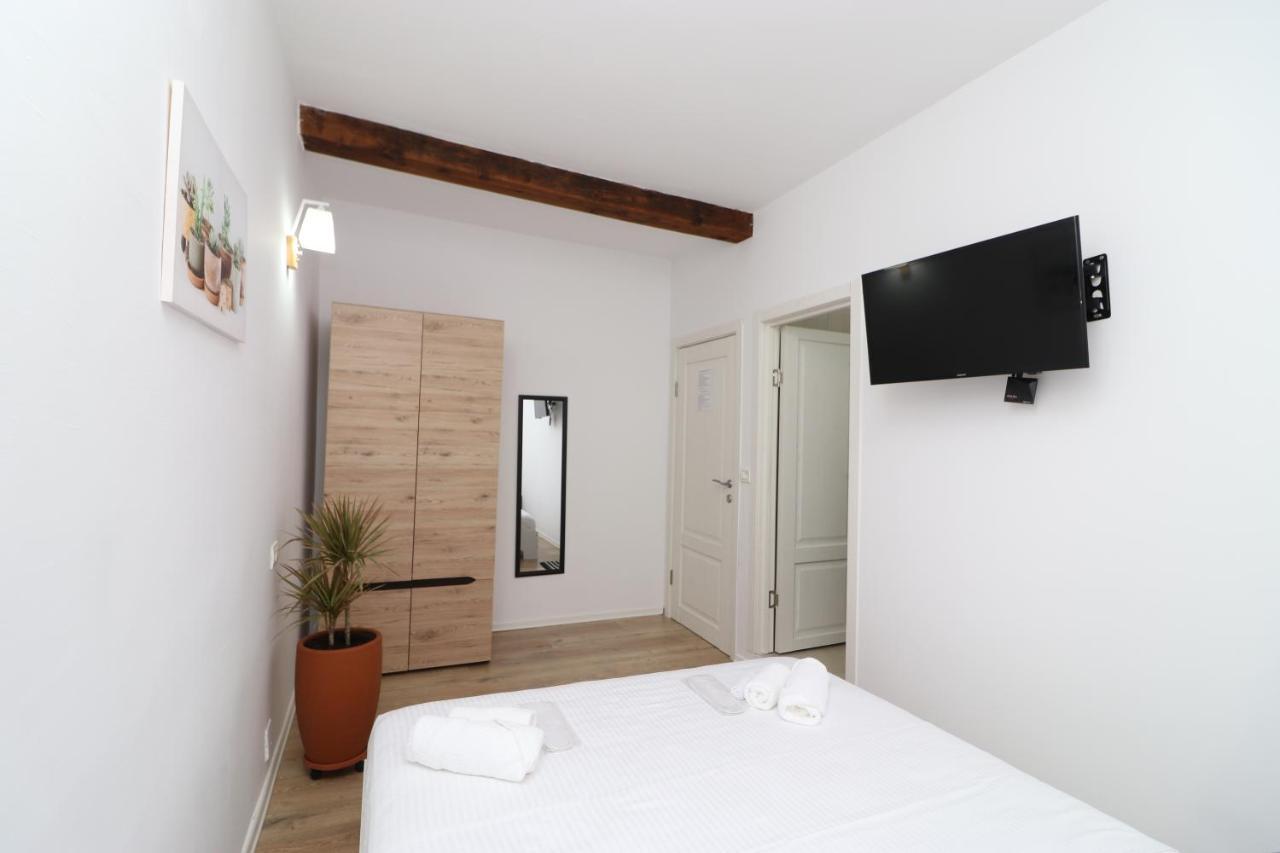 Bed and Breakfast Gaia à Vlorë Extérieur photo