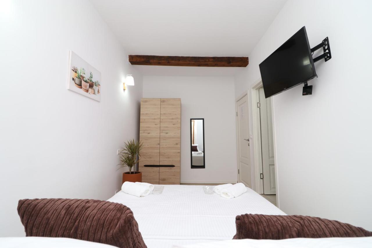 Bed and Breakfast Gaia à Vlorë Extérieur photo