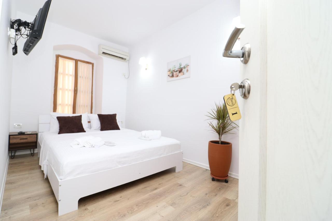 Bed and Breakfast Gaia à Vlorë Extérieur photo